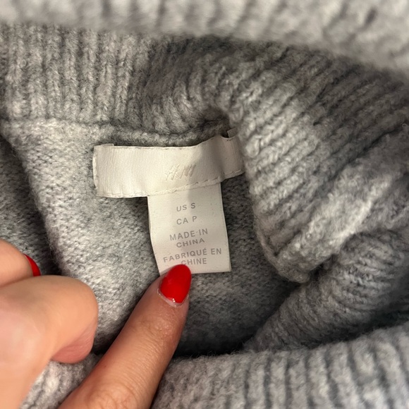 H&M oversized grey sweater - Picture 2 of 2